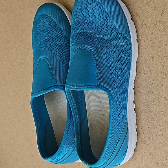 Womens slip on shoes - Picture 2 of 3